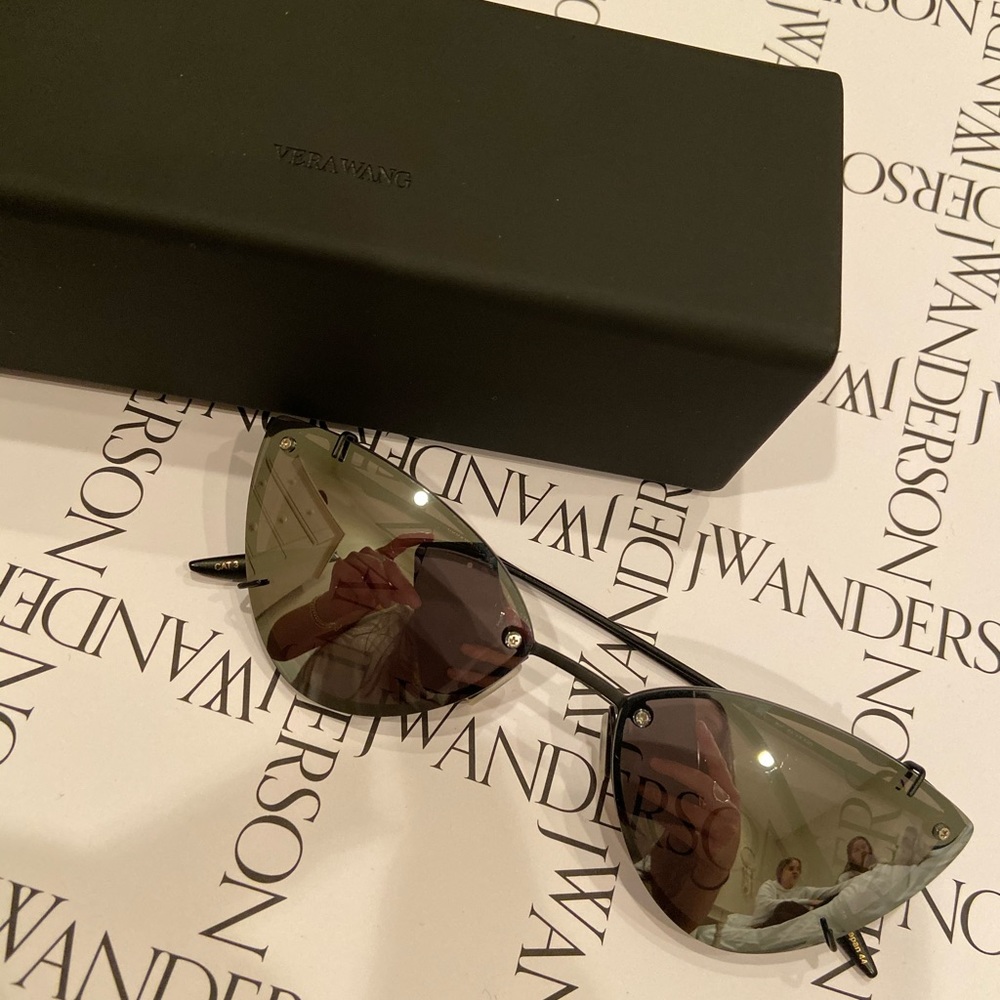 Vera Wang Sunglasses - Picture 1 of 1